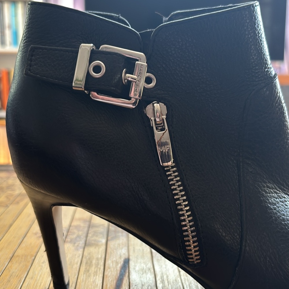 Pointy toe leather booties - Picture 4 of 13
